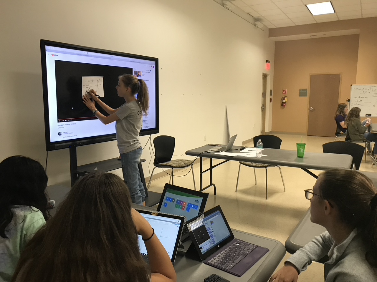 Lilly Enekes '21 Teaching Code/Art Miami