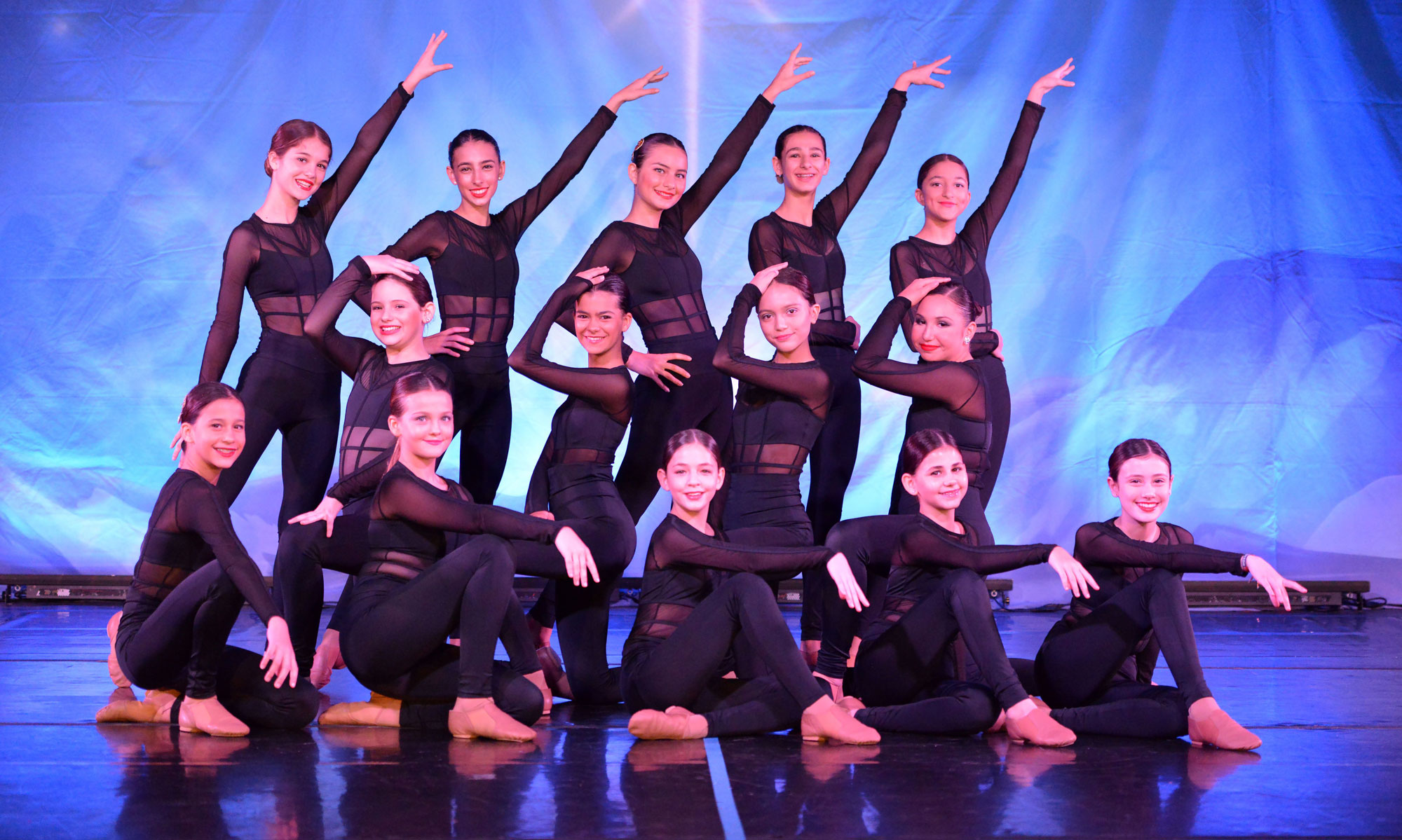 Gulliver middle school dancers performing a jazz number